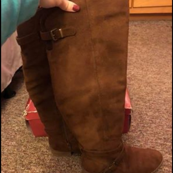 Brown tall boots size 7 - Picture 2 of 4